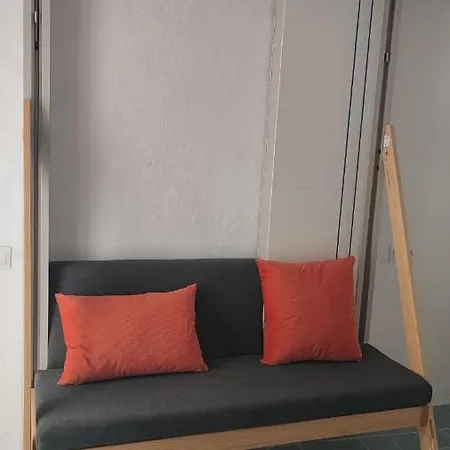 Estudio Recien Reformado En Patio Andaluz